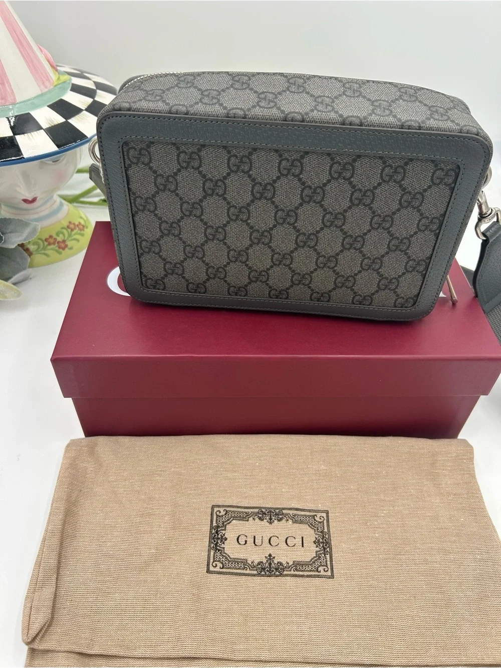 Men's Gucci GG  Supreme shoulder Bag crafted in gray and black canvas made Italy